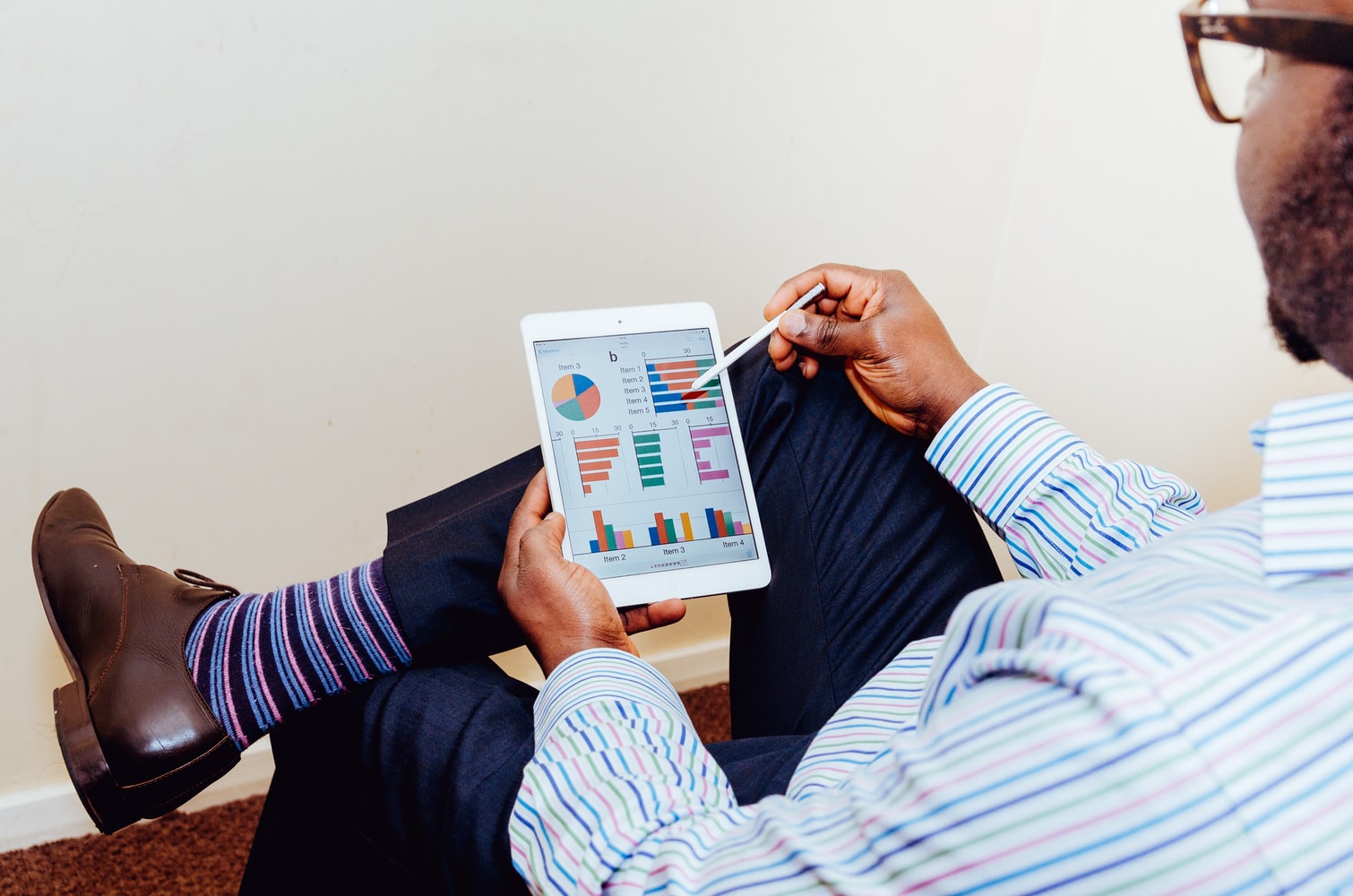 Benchmarking: O que é e por que usá-lo na sua empresa como-fazer-benchmarking